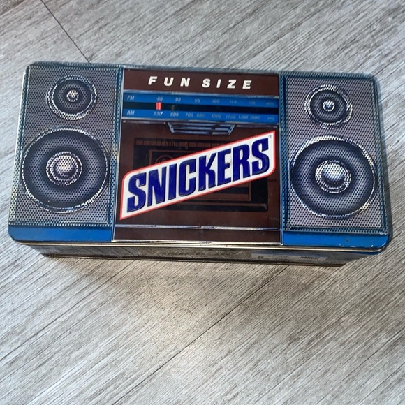 1989 Snickers radio tin - Picture 1 of 5